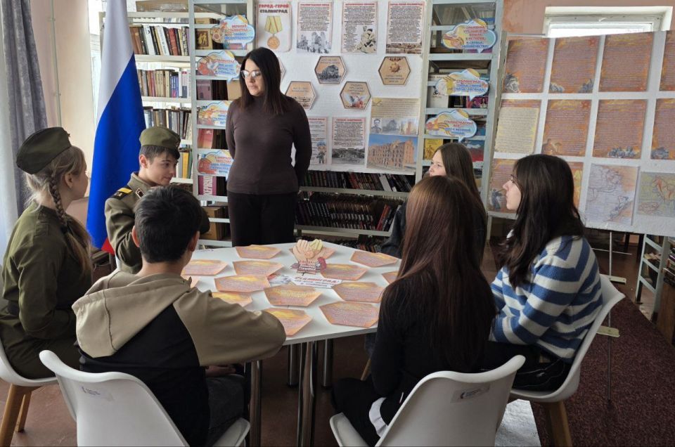 В библиотеках города Ровеньки прошли мероприятия, посвященное памяти героев Сталинградской битвы В библиотеках города Ровеньки прошли мероприятия, посвященное памяти героев Сталинградской битвы