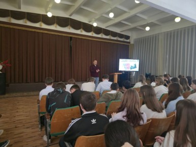 Живая история в лицах: Урок мужества в 38-й школе Луганска