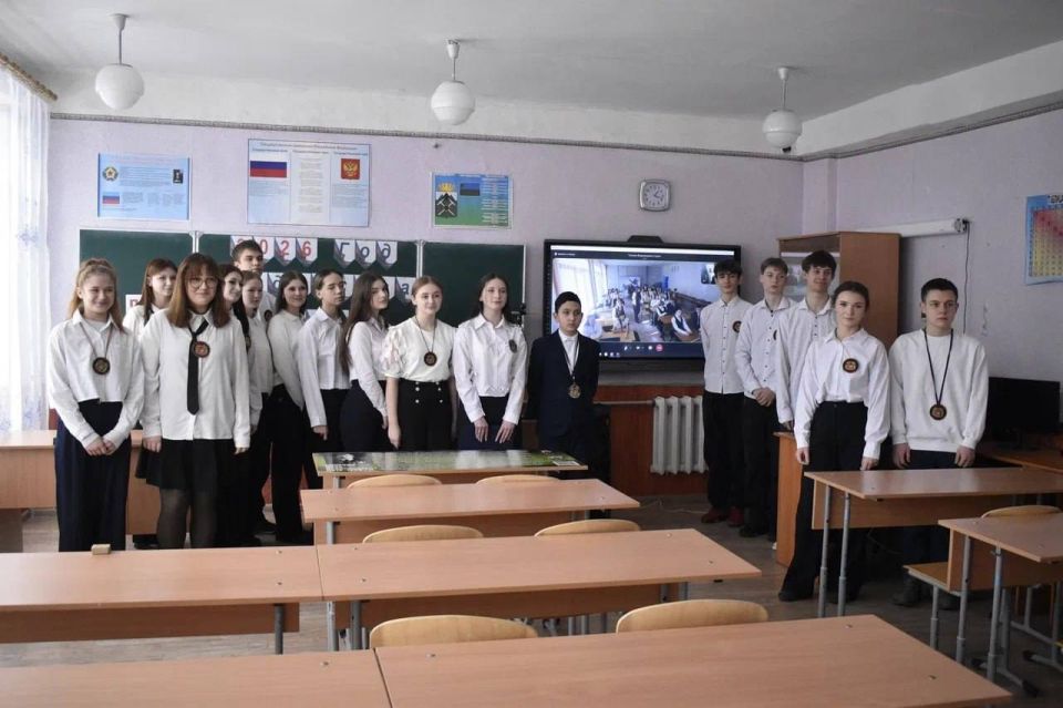 В рамках партийного проекта "Новая школа" в СШ № 9 прошел телемост «Сила России – в единстве народов», посвященный Году единства народов России В рамках партийного проекта "Новая школа" в СШ № 9 прошел телемост «Сила России – в единстве народов», посвященный Году единства народов России