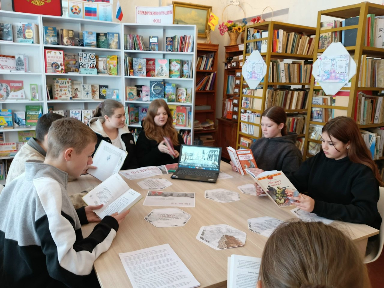 В библиотеках города Ровеньки прошли мероприятия, посвященное памяти героев Сталинградской битвы В библиотеках города Ровеньки прошли мероприятия, посвященное памяти героев Сталинградской битвы