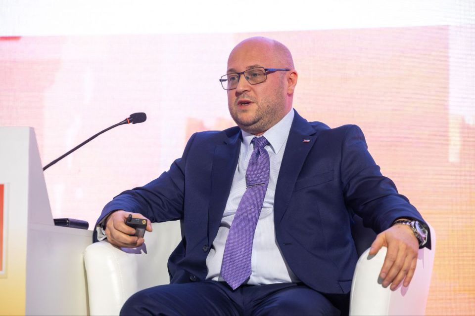 Заместитель руководителя Росреестра Максим Смирнов принял участие в IX Всероссийском форуме центров госуслуг «Мои Документы», где рассказал об итогах работы по организации экстерриториальной регистрации недвижимости в... Заместитель руководителя Росреестра Максим Смирнов принял участие в IX Всероссийском форуме центров госуслуг «Мои Документы», где рассказал об итогах работы по организации экстерриториальной регистрации недвижимости в...