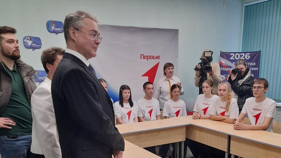 Патриотический телемост провели школьники Ставрополья и Антрацита Патриотический телемост провели школьники Ставрополья и Антрацита