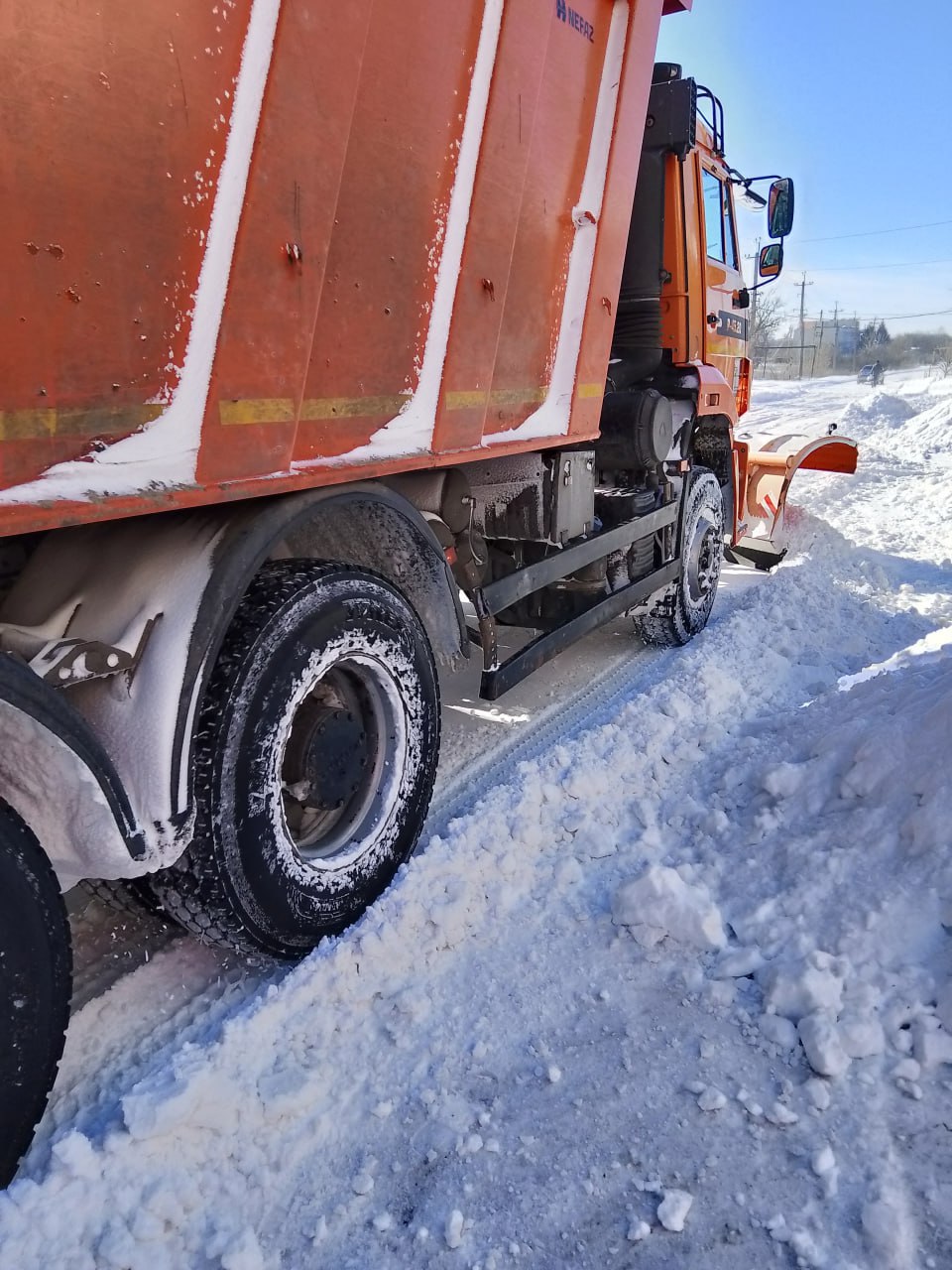 Городские коммунальные службы обеспечивают безопасность на дорогах Городские коммунальные службы обеспечивают безопасность на дорогах