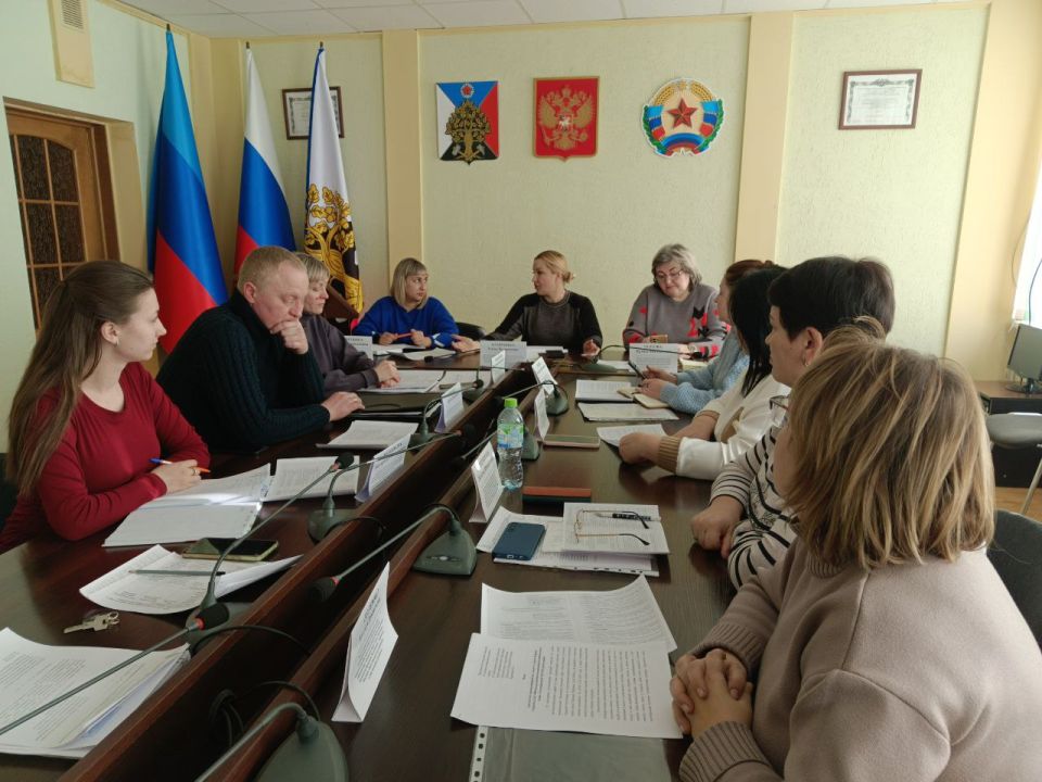 Сегодня в Администрации городского округа прошло совещание Главы городского округа город Ровеньки с руководителями образовательных учреждений Сегодня в Администрации городского округа прошло совещание Главы городского округа город Ровеньки с руководителями образовательных учреждений