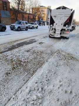 Городские коммунальные службы обеспечивают безопасность на дорогах