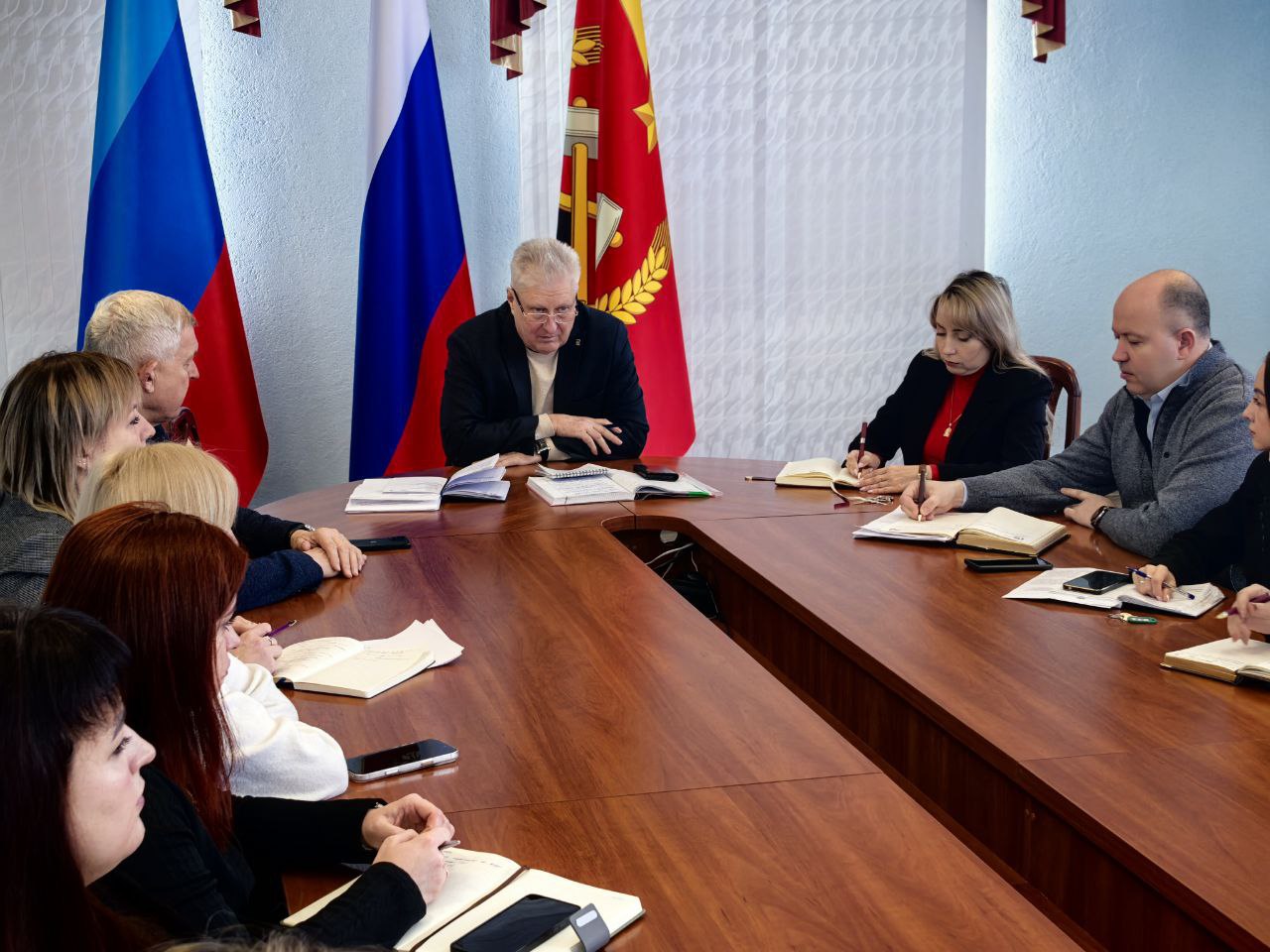 Сергей Козенко: Сегодня провел аппаратное совещание с участием руководителей структурных подразделений Администрации Краснодонского муниципального округа, учреждений образования и здравоохранения, а также ресурсоснабжающих... Сергей Козенко: Сегодня провел аппаратное совещание с участием руководителей структурных подразделений Администрации Краснодонского муниципального округа, учреждений образования и здравоохранения, а также ресурсоснабжающих...