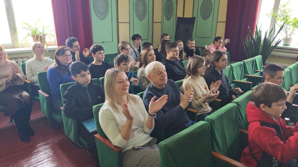 Военные музыканты 6 бригады управления выступили в Молодогвардейской музыкальной школе, обменявшись опытом с юными коллегами Военные музыканты 6 бригады управления выступили в Молодогвардейской музыкальной школе, обменявшись опытом с юными коллегами