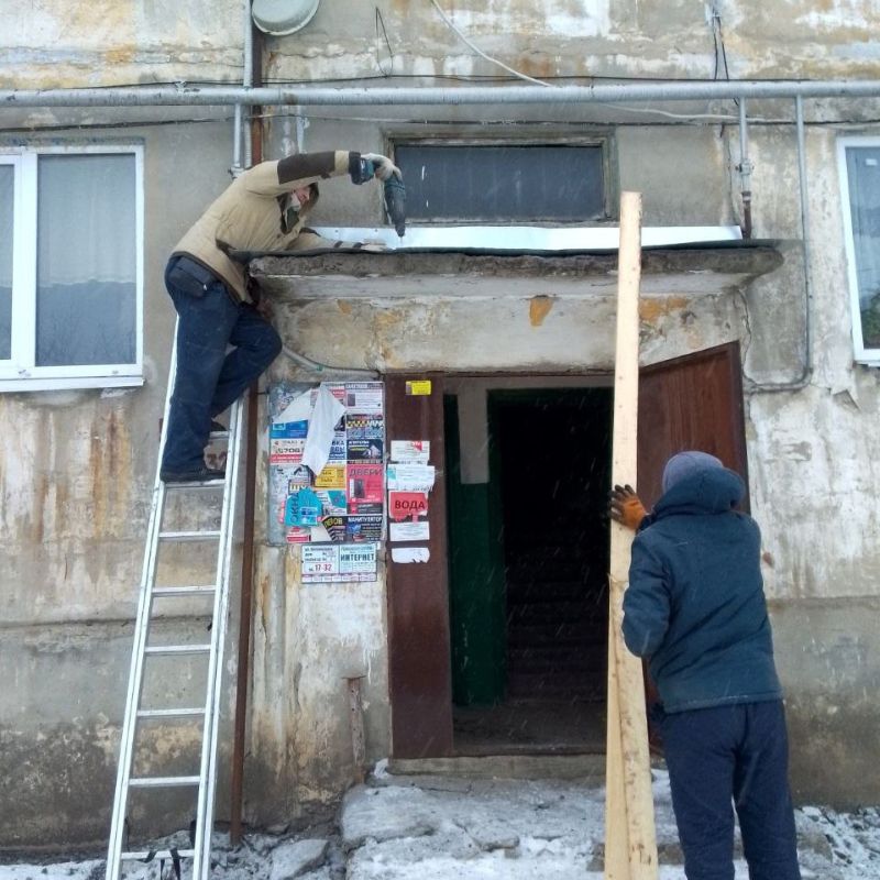 В настоящий момент в Антрацитовском филиале ЕУК ведутся работы по ремонту и укреплению конструктивных элементов жилых домов В настоящий момент в Антрацитовском филиале ЕУК ведутся работы по ремонту и укреплению конструктивных элементов жилых домов