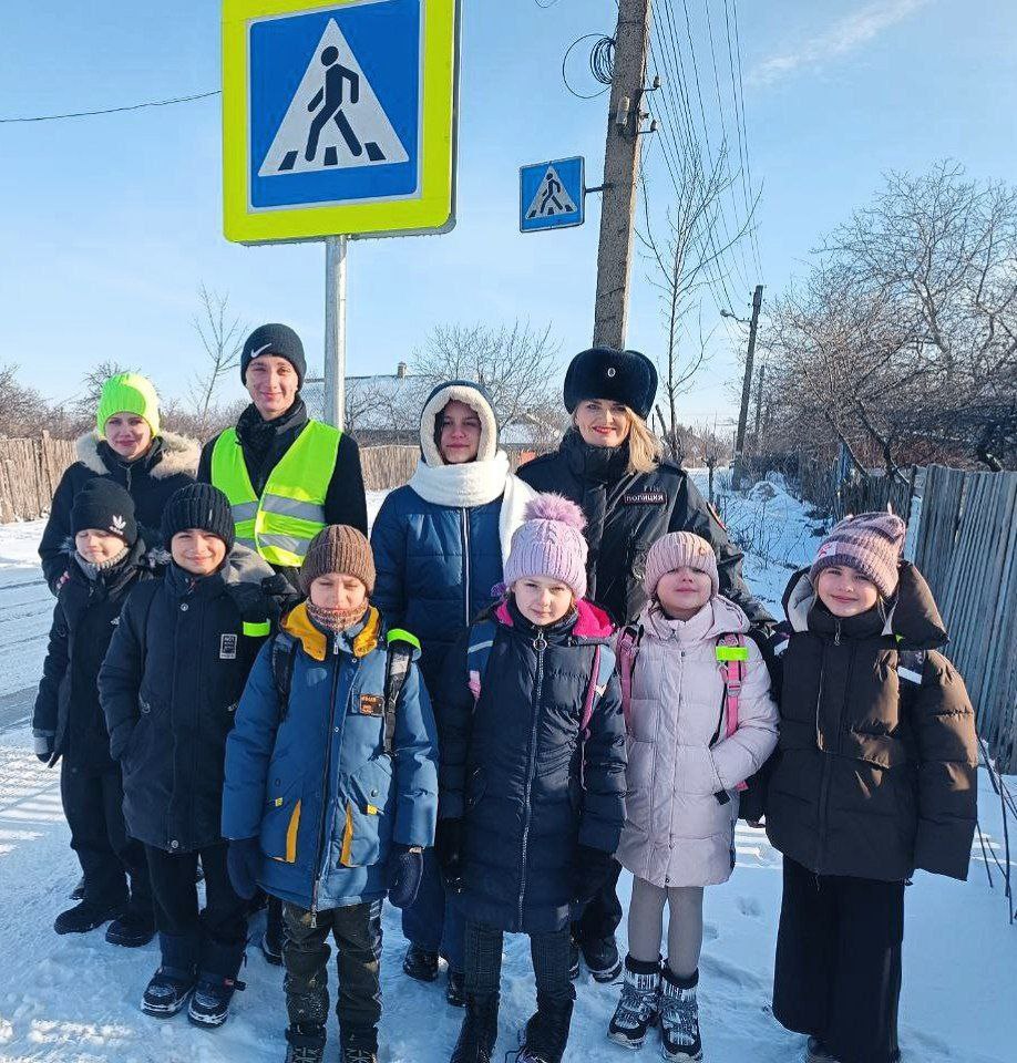 Интерактивная экскурсия по зимним улицам: алчевские школьники освоили зимние ПДД Интерактивная экскурсия по зимним улицам: алчевские школьники освоили зимние ПДД
