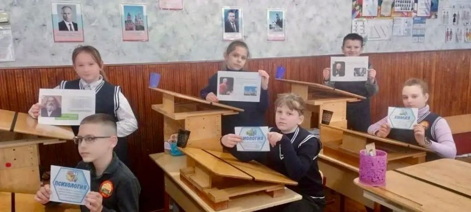 Еженедельные «Разговоры о важном» прошли в Лутугинском муниципальном округе Еженедельные «Разговоры о важном» прошли в Лутугинском муниципальном округе