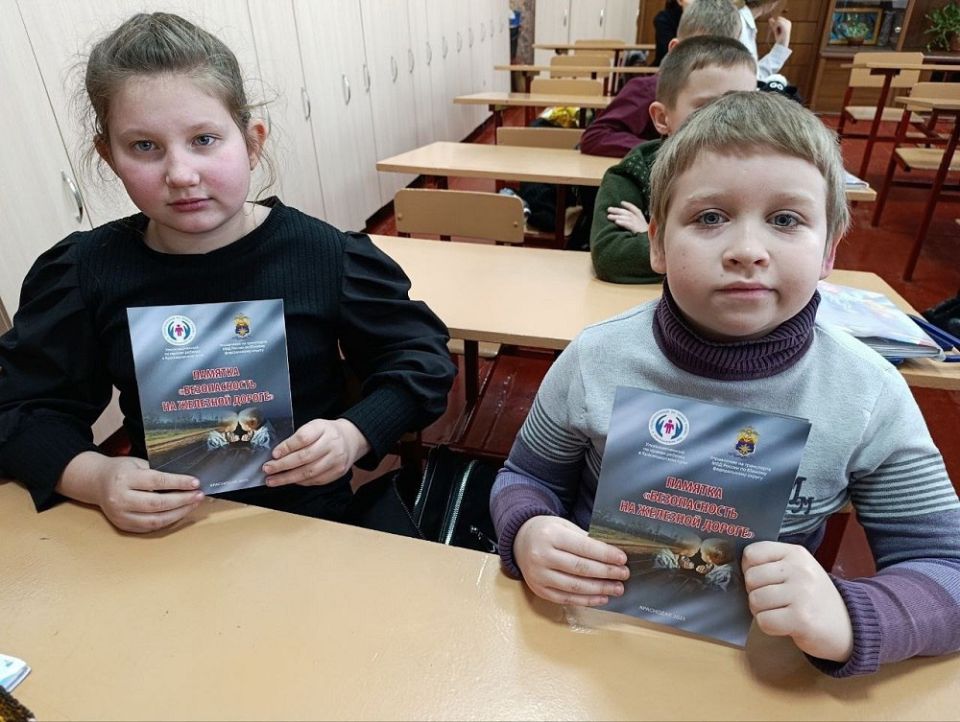 Транспортные полицейские ЛНР провели цикл профилактических мероприятий для школьников и дошкольников Транспортные полицейские ЛНР провели цикл профилактических мероприятий для школьников и дошкольников