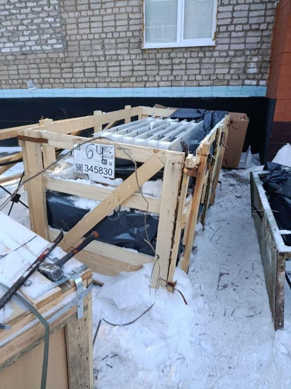 Специалисты подрядной организации из Башкортостана приступили к замене лифта в доме № 40 3-го микрорайона в г. Красный Луч Специалисты подрядной организации из Башкортостана приступили к замене лифта в доме № 40 3-го микрорайона в г. Красный Луч