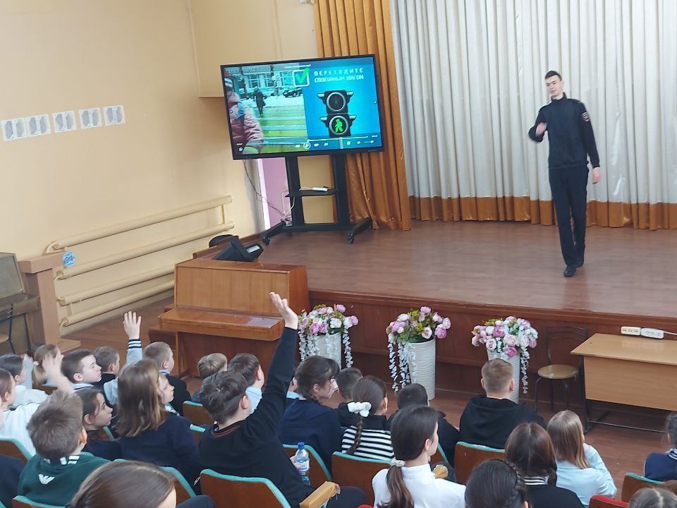 Сотрудники региональной Госавтоинспекции продолжают работу, направленную на обеспечение безопасности самых юных участников дорожного движения! Сотрудники региональной Госавтоинспекции продолжают работу, направленную на обеспечение безопасности самых юных участников дорожного движения!