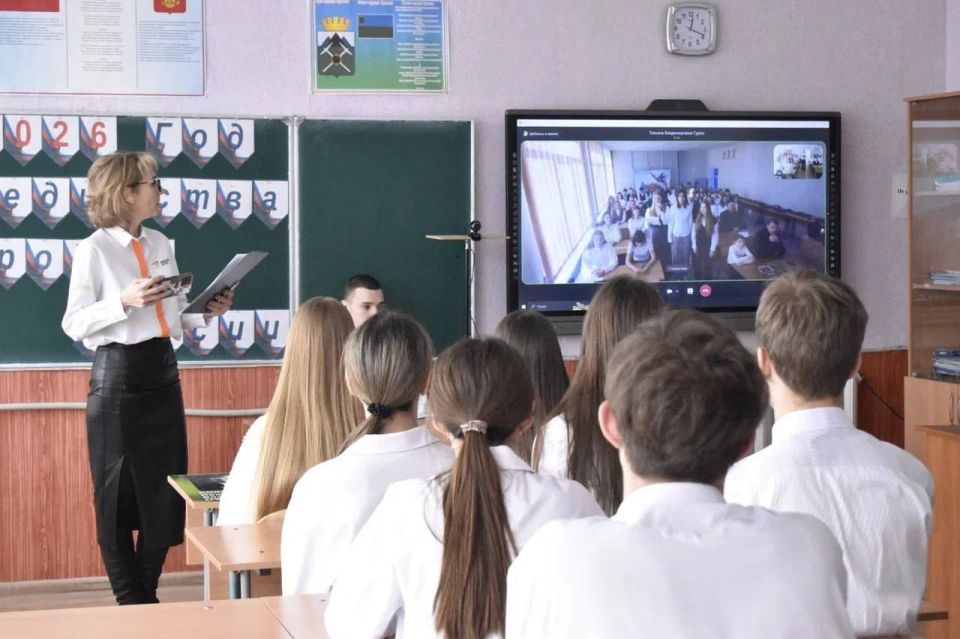 В рамках партийного проекта "Новая школа" в СШ № 9 прошел телемост «Сила России – в единстве народов», посвященный Году единства народов России В рамках партийного проекта "Новая школа" в СШ № 9 прошел телемост «Сила России – в единстве народов», посвященный Году единства народов России