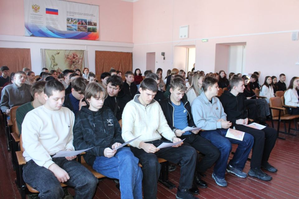 Вместе против угроз: студенты КраПЭК познакомились с важнейшими аспектами безопасности Вместе против угроз: студенты КраПЭК познакомились с важнейшими аспектами безопасности