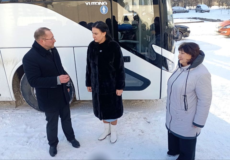 Яна Пащенко: Театр эстрадной музыки и песни города Луганска получил автобус от ПФКИ Яна Пащенко: Театр эстрадной музыки и песни города Луганска получил автобус от ПФКИ