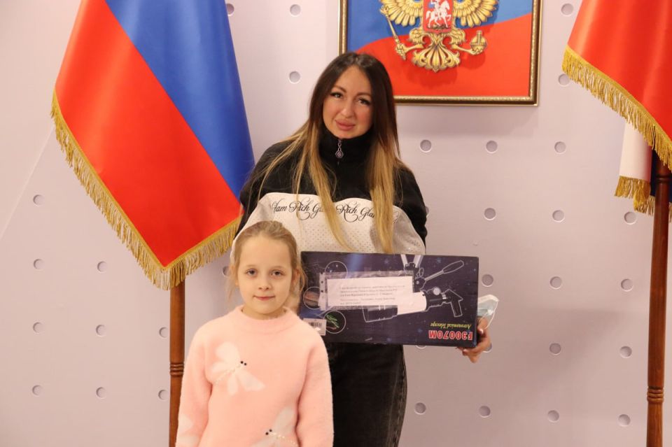 Наталия Жулинская: Продолжаем радовать нашу детвору подарками Наталия Жулинская: Продолжаем радовать нашу детвору подарками