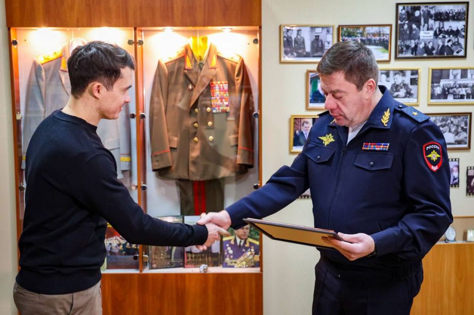 Врио руководителя регионального МВД Максим Невретдинов отметил Александра Реку благодарственным письмом за помощь в задержании курьера мошенников