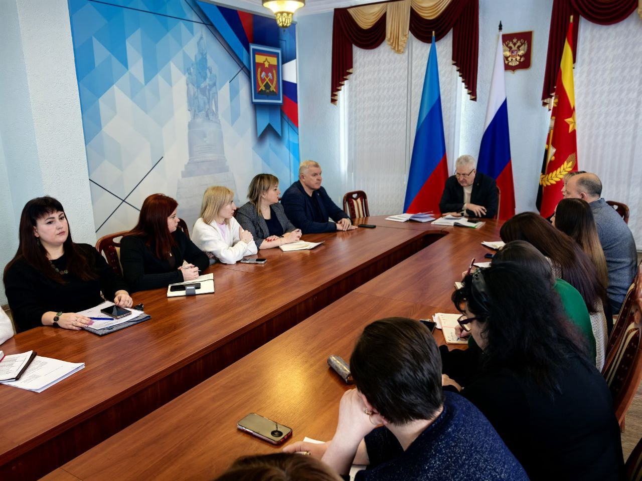 Сергей Козенко: Сегодня провел аппаратное совещание с участием руководителей структурных подразделений Администрации Краснодонского муниципального округа, учреждений образования и здравоохранения, а также ресурсоснабжающих... Сергей Козенко: Сегодня провел аппаратное совещание с участием руководителей структурных подразделений Администрации Краснодонского муниципального округа, учреждений образования и здравоохранения, а также ресурсоснабжающих...