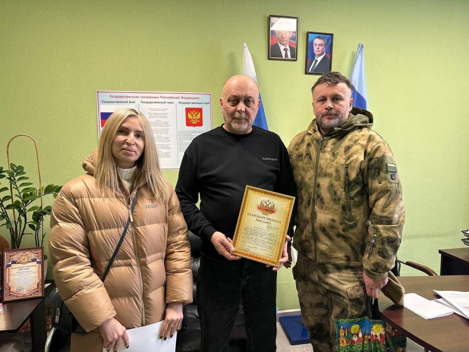 Волонтеры из Новосибирска посетили спортшколу в Северодонецке Волонтеры из Новосибирска посетили спортшколу в Северодонецке
