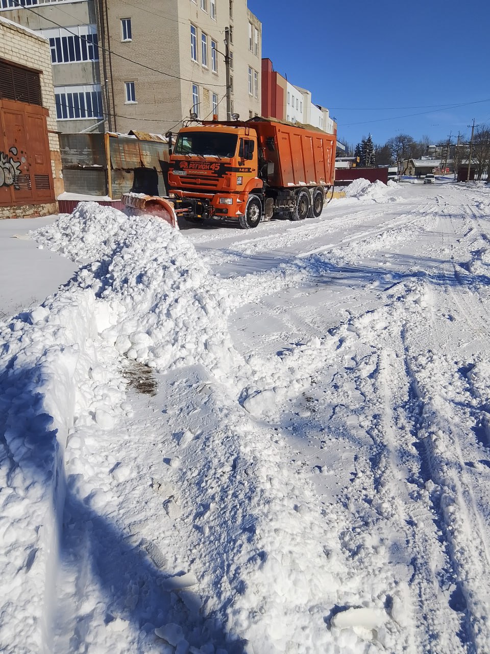 Городские коммунальные службы обеспечивают безопасность на дорогах Городские коммунальные службы обеспечивают безопасность на дорогах