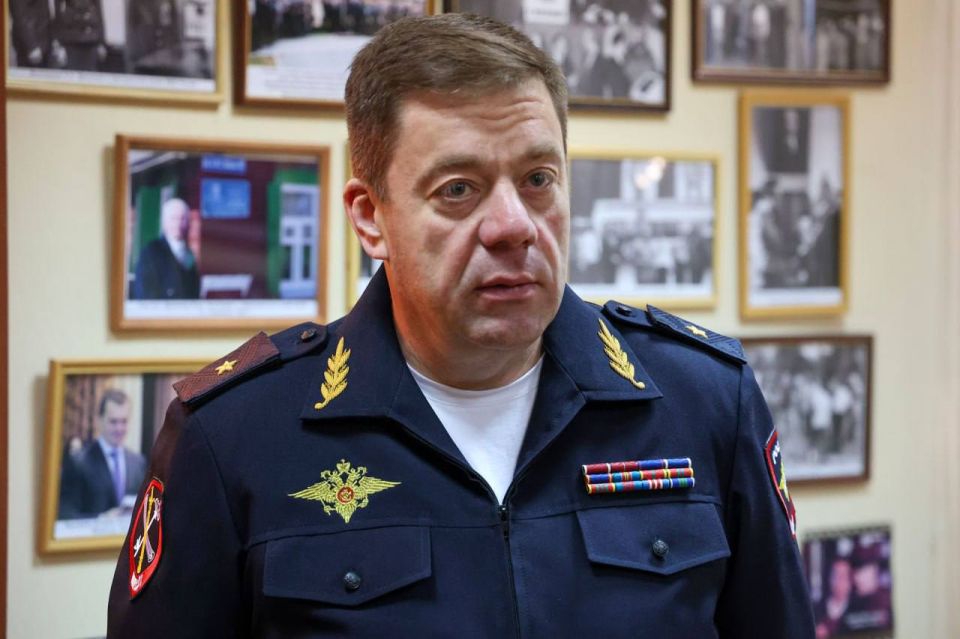 Врио руководителя регионального МВД Максим Невретдинов отметил Александра Реку благодарственным письмом за помощь в задержании курьера мошенников Врио руководителя регионального МВД Максим Невретдинов отметил Александра Реку благодарственным письмом за помощь в задержании курьера мошенников