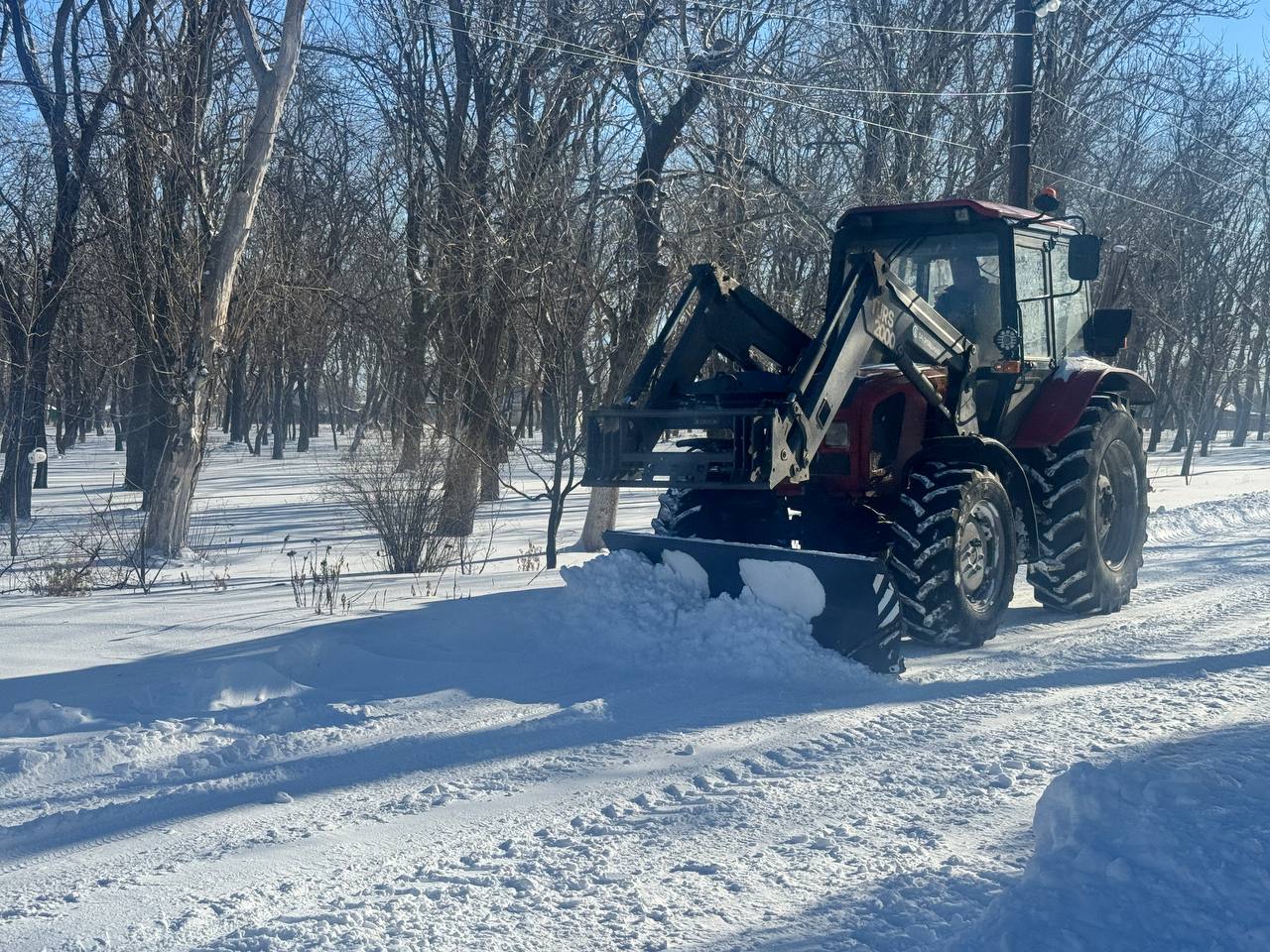 Снег не помеха! коммунальные службы работают без остановки! Снег не помеха! коммунальные службы работают без остановки!