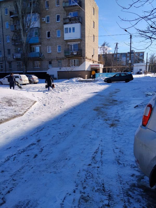 Коллективы ТСЖ округа активно очищают территории от снега Коллективы ТСЖ округа активно очищают территории от снега