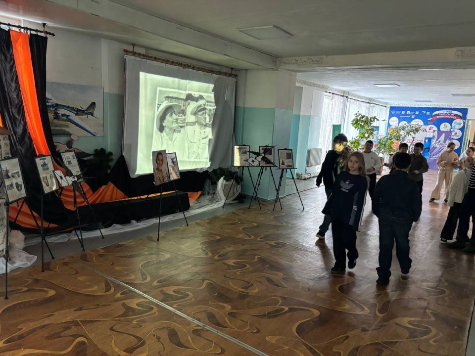 В Ровеньковской школе №3 открылась выставка, посвященная выдающейся советской летчице Валентине Степановне Гризодубовой В Ровеньковской школе №3 открылась выставка, посвященная выдающейся советской летчице Валентине Степановне Гризодубовой