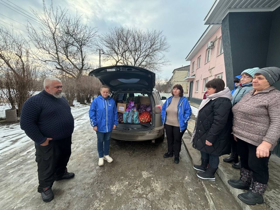 Единороссы Славяносербщины передали помощь в госпиталь Единороссы Славяносербщины передали помощь в госпиталь