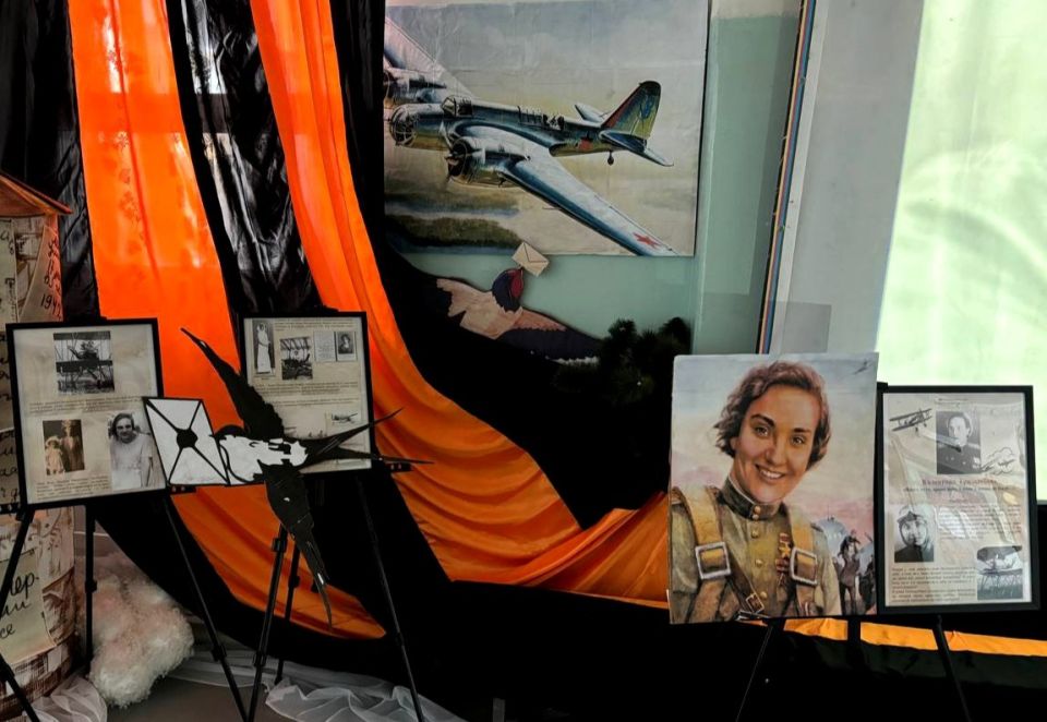 В Ровеньковской школе №3 открылась выставка, посвященная выдающейся советской летчице Валентине Степановне Гризодубовой В Ровеньковской школе №3 открылась выставка, посвященная выдающейся советской летчице Валентине Степановне Гризодубовой