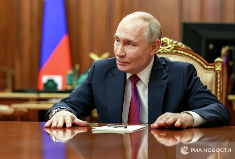 Путин поручил повысить качество подготовки учителей начальной школы, предусмотрев увеличение часов на изучение русского языка