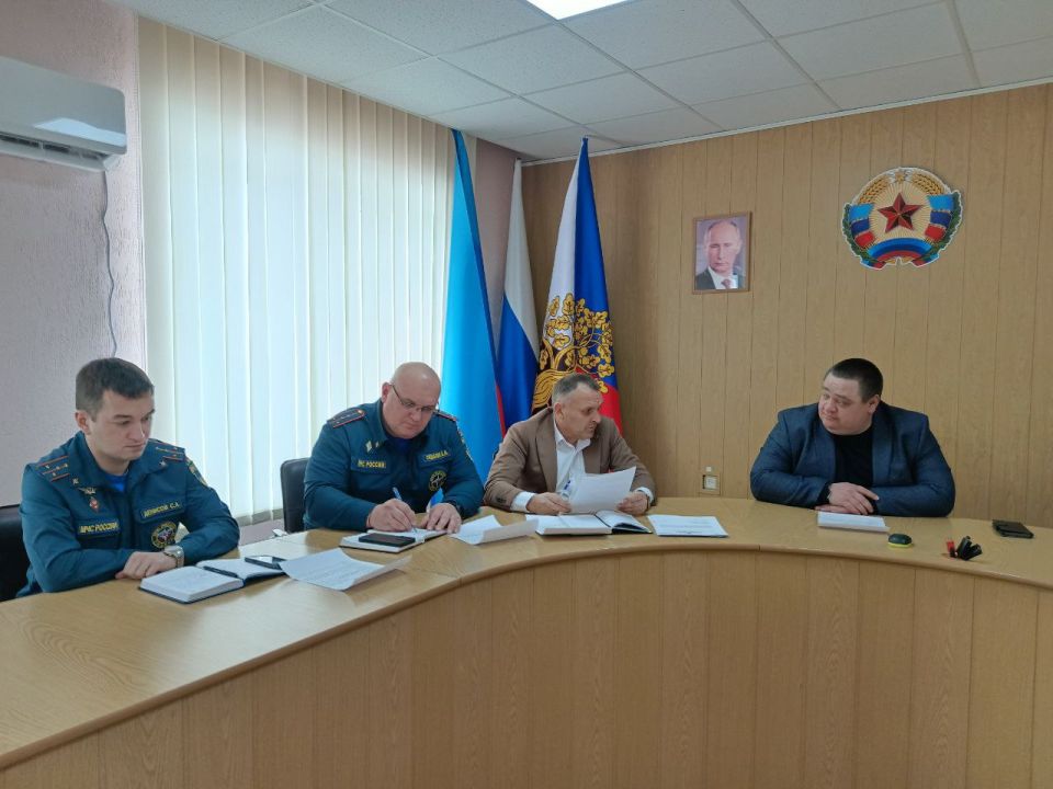 Глава Администрации городского округа город Ровеньки Андрей Рубанцов провел заседание комиссии по предупреждению и ликвидации чрезвычайных ситуаций и обеспечению пожарной безопасности, подтопления пгт