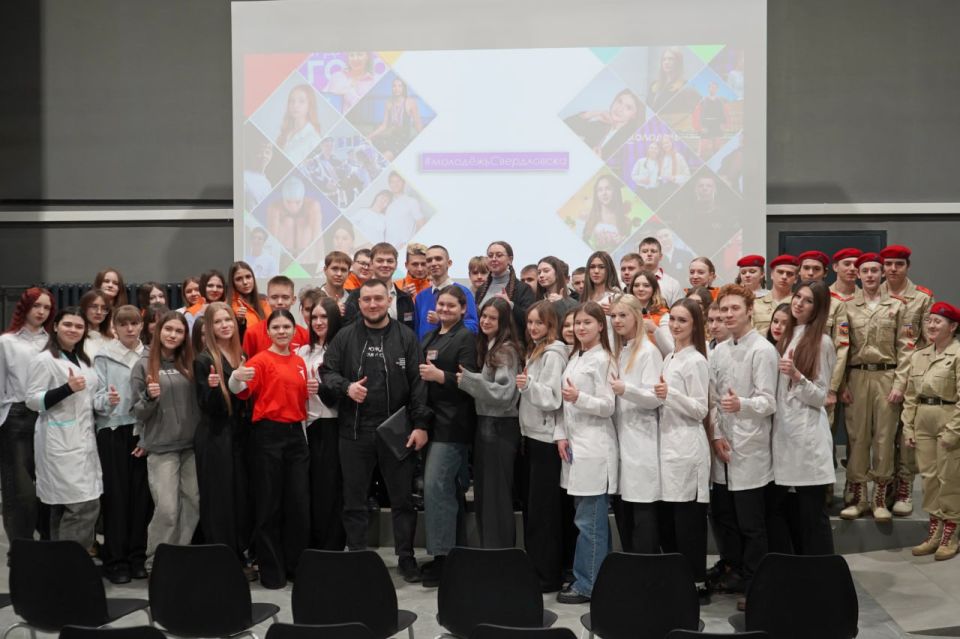 Молодёжный центр стал площадкой для встречи с Министром молодёжной политики ЛНР Михаилом Голубовичем Молодёжный центр стал площадкой для встречи с Министром молодёжной политики ЛНР Михаилом Голубовичем