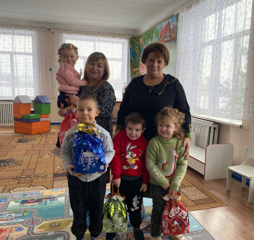 Председатель Совета Антрацитовского муниципального округа, муниципальный координатор проекта «Женское движение Единой России» Виктория Сошина с рабочим визитом посетила село Бобриково Председатель Совета Антрацитовского муниципального округа, муниципальный координатор проекта «Женское движение Единой России» Виктория Сошина с рабочим визитом посетила село Бобриково