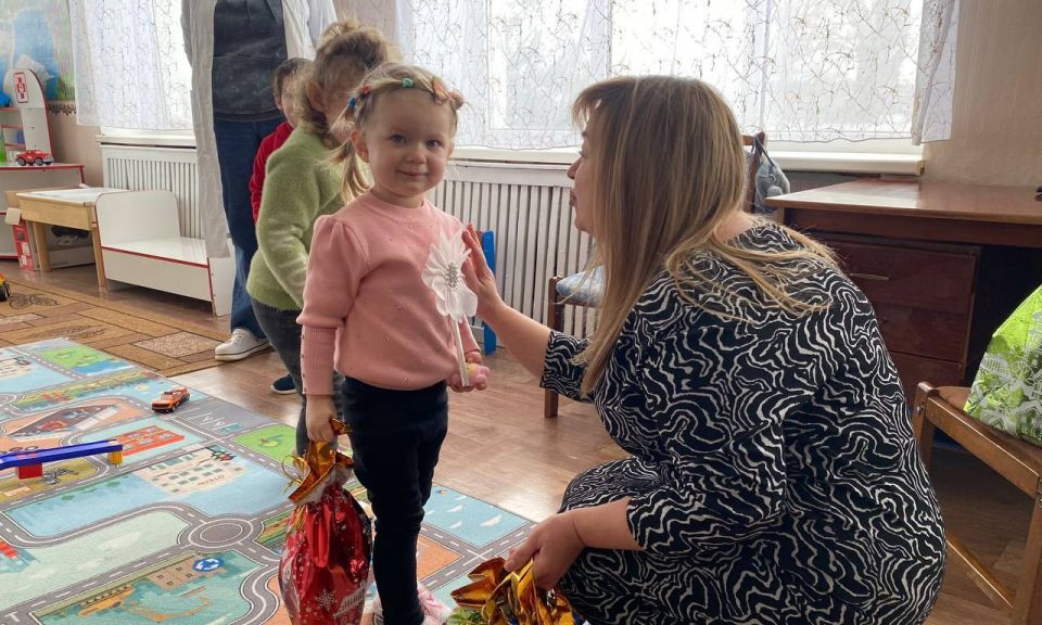 Председатель Совета Антрацитовского муниципального округа, муниципальный координатор проекта «Женское движение Единой России» Виктория Сошина с рабочим визитом посетила село Бобриково Председатель Совета Антрацитовского муниципального округа, муниципальный координатор проекта «Женское движение Единой России» Виктория Сошина с рабочим визитом посетила село Бобриково