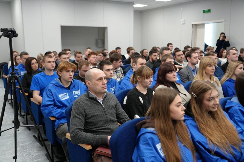 В Луганске единороссы провели открытый диалог о науке и образовании со студентами В Луганске единороссы провели открытый диалог о науке и образовании со студентами
