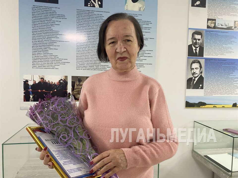 Меловские единороссы поздравили научного сотрудника местного краеведческого музея Меловские единороссы поздравили научного сотрудника местного краеведческого музея