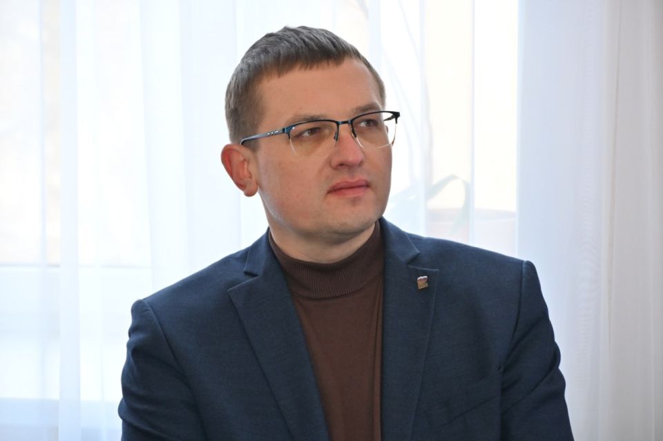 Евгений Морозов: 8 февраля мы отмечаем День российской науки — праздник, который объединяет всех, кто стремится к знаниям, открытиям и инновациям Евгений Морозов: 8 февраля мы отмечаем День российской науки — праздник, который объединяет всех, кто стремится к знаниям, открытиям и инновациям