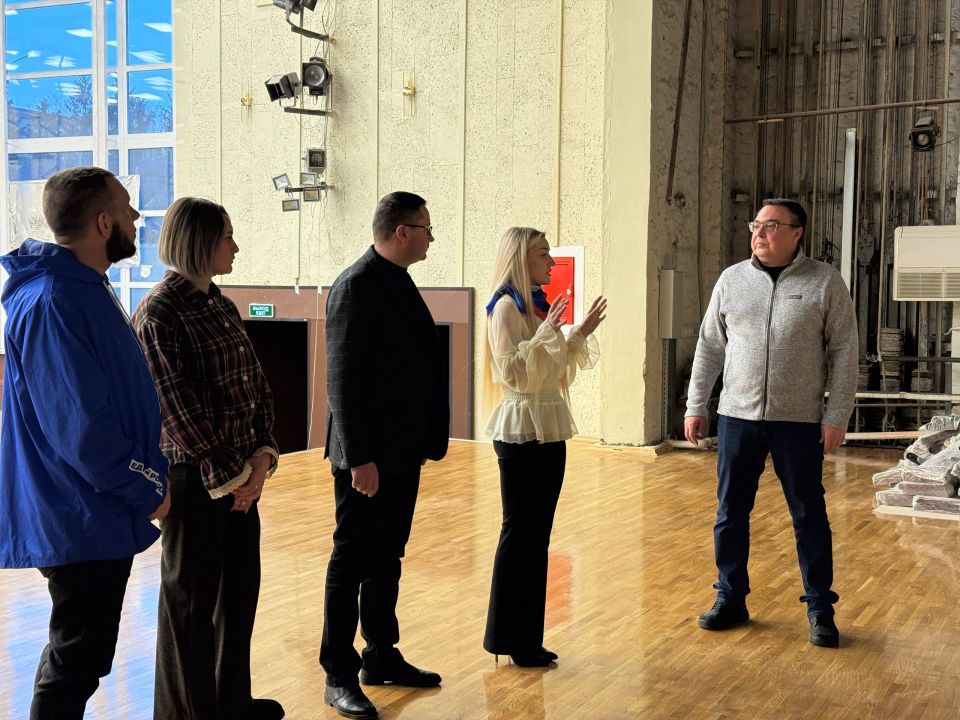 В Марковке провели осмотр восстановления Дома культуры В Марковке провели осмотр восстановления Дома культуры