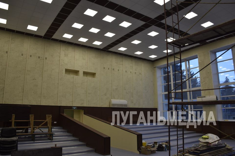 Единороссы проверили ход ремонтных работ в Марковском районном Доме культуры Единороссы проверили ход ремонтных работ в Марковском районном Доме культуры