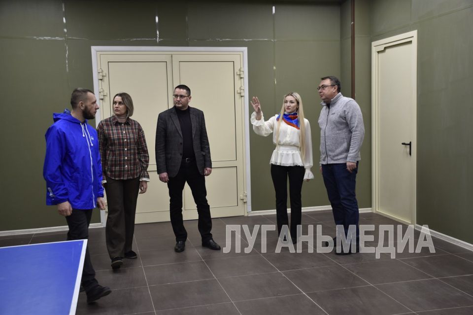 Единороссы проверили ход ремонтных работ в Марковском районном Доме культуры Единороссы проверили ход ремонтных работ в Марковском районном Доме культуры