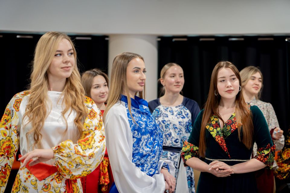 Молодёжь ЛНР приняла участие в прямом включении на церемонии открытия Года единства народов России Молодёжь ЛНР приняла участие в прямом включении на церемонии открытия Года единства народов России