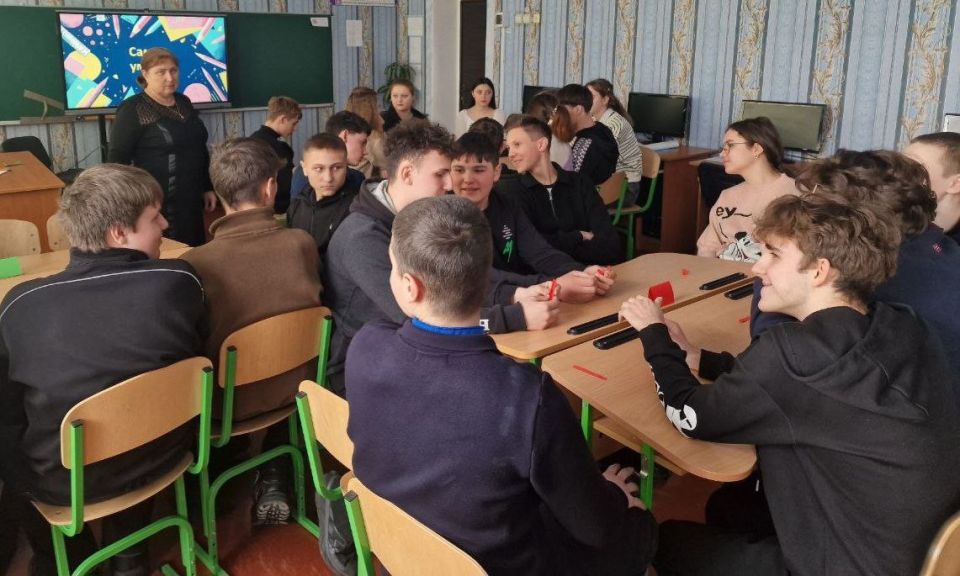 В Станично-Луганской средней школе имени Грекова П.М. завершилась Неделя естественно-математического цикла ярким финалом — интеллектуальной игрой «Самые умные»! В Станично-Луганской средней школе имени Грекова П.М. завершилась Неделя естественно-математического цикла ярким финалом — интеллектуальной игрой «Самые умные»!