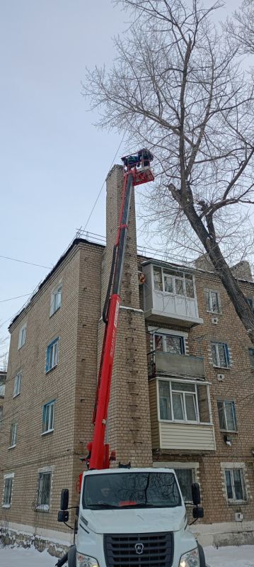 Еще одна аварийная бригада, но только шефа-региона Курганской области, АО СУЭНКО «Западные электрические сети», работает на Краснодонщине в рамках подписанного Соглашения о сотрудничестве между территориями Еще одна аварийная бригада, но только шефа-региона Курганской области, АО СУЭНКО «Западные электрические сети», работает на Краснодонщине в рамках подписанного Соглашения о сотрудничестве между территориями