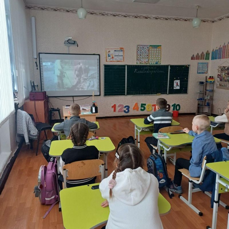 Станично-Луганские школьники побывали на виртуальной экскурсии по Волгограду Станично-Луганские школьники побывали на виртуальной экскурсии по Волгограду