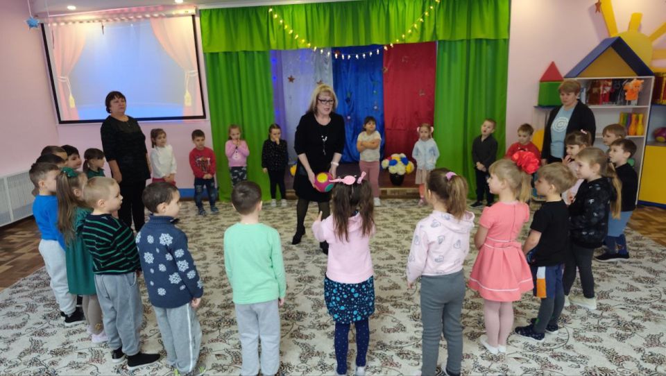 В преддверии Всемирного дня балета, который отмечается 7 февраля, в ГБДОУ ЛНР «Беловодский ясли – сад №3 «Родничок» музыкальный руководитель Щербак И.И. для воспитанников среднего и старшего дошкольного возраста провела... В преддверии Всемирного дня балета, который отмечается 7 февраля, в ГБДОУ ЛНР «Беловодский ясли – сад №3 «Родничок» музыкальный руководитель Щербак И.И. для воспитанников среднего и старшего дошкольного возраста провела...