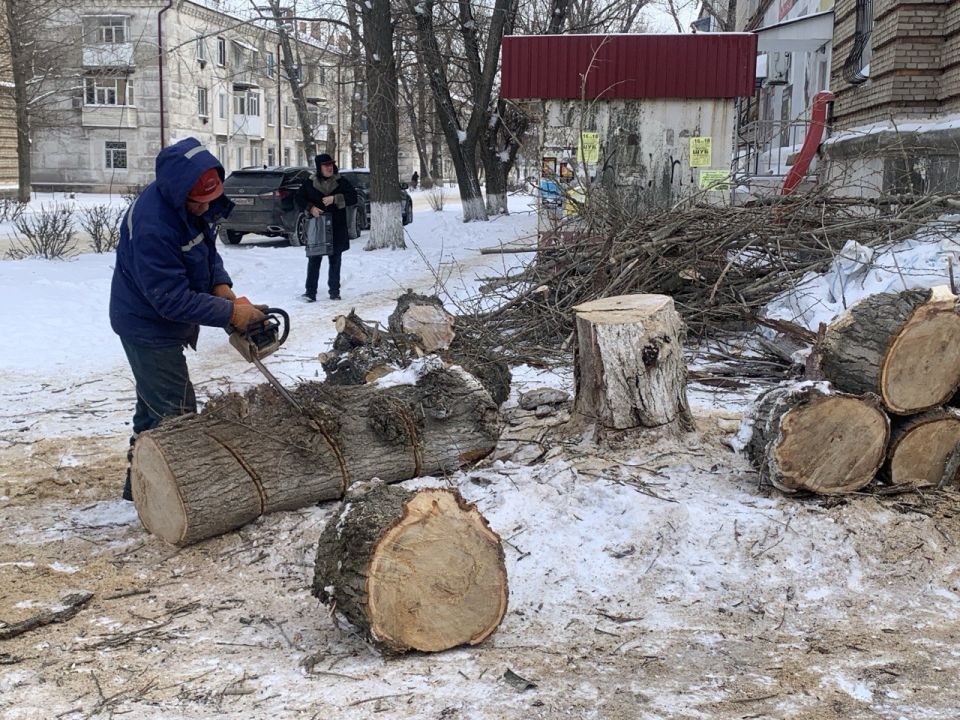 Еще одна аварийная бригада, но только шефа-региона Курганской области, АО СУЭНКО «Западные электрические сети», работает на Краснодонщине в рамках подписанного Соглашения о сотрудничестве между территориями Еще одна аварийная бригада, но только шефа-региона Курганской области, АО СУЭНКО «Западные электрические сети», работает на Краснодонщине в рамках подписанного Соглашения о сотрудничестве между территориями