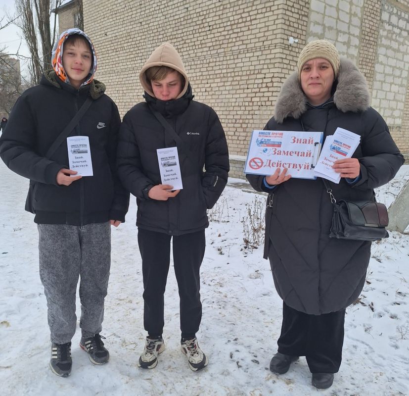 В рамках цикла мероприятий по профилактике экстремизма и терроризма сотрудники Кировской центральной городской библиотеки провели просветительскую акцию «Знай. Замечай. Действуй.» В рамках цикла мероприятий по профилактике экстремизма и терроризма сотрудники Кировской центральной городской библиотеки провели просветительскую акцию «Знай. Замечай. Действуй.»