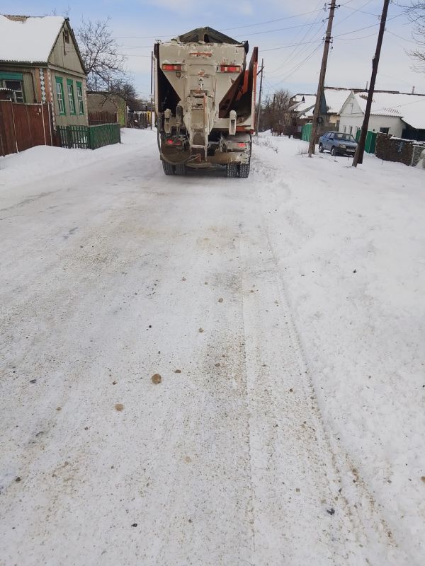 Ровеньковские коммунальщики обеспечивают безопасность на дорогах городского округа Ровеньковские коммунальщики обеспечивают безопасность на дорогах городского округа